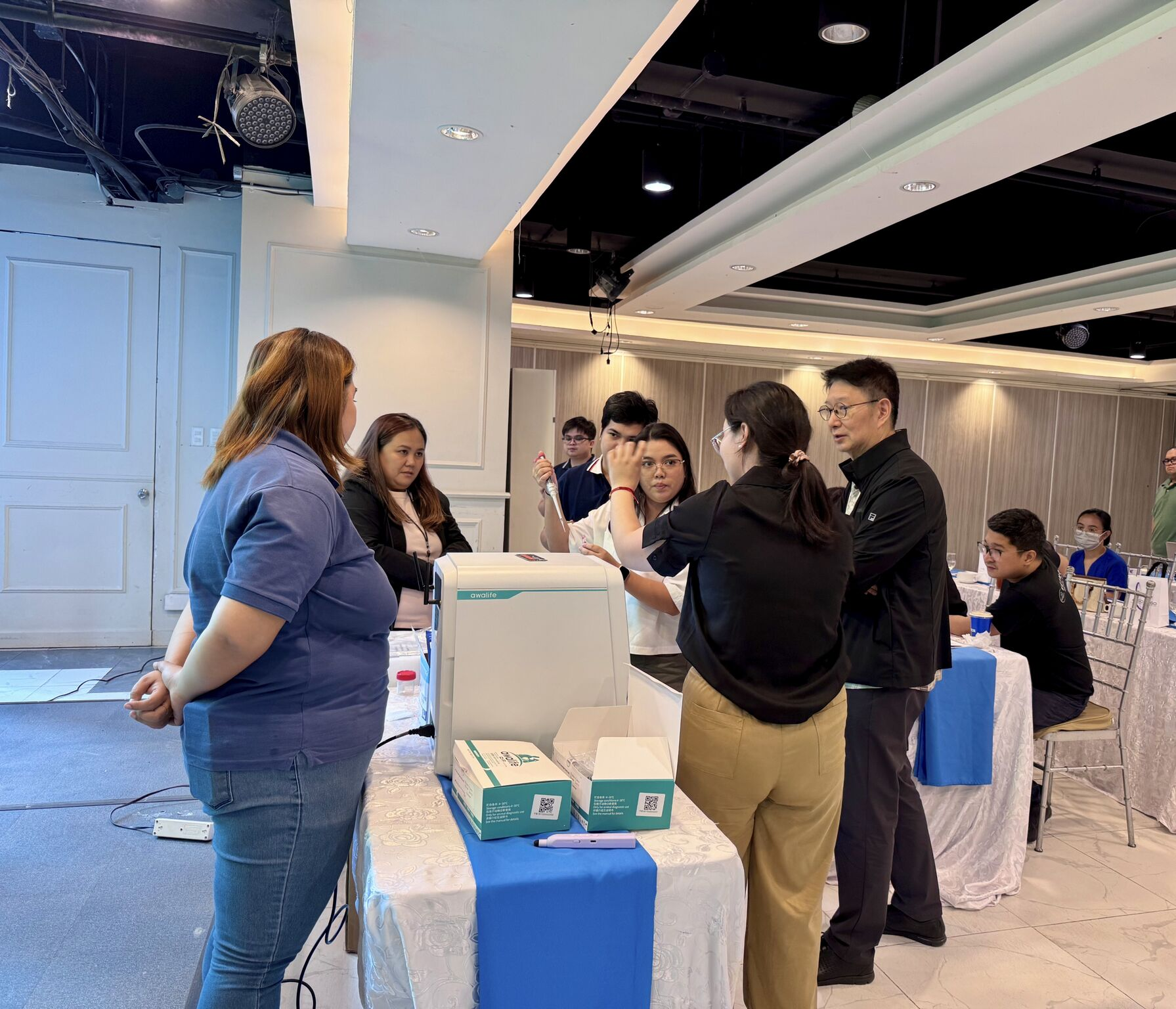 Hands-on veterinary equipment training and workflow discussion